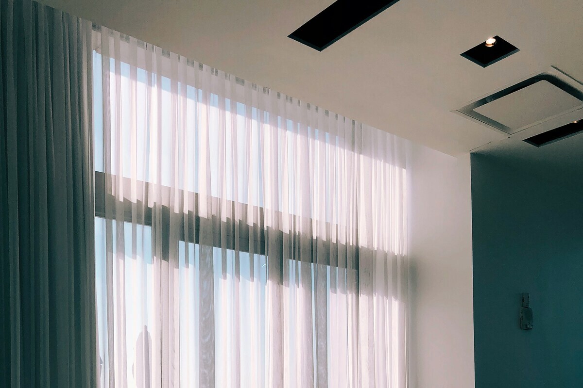 Какие окна подходят для электрокарнизов